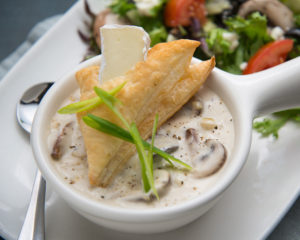 Smoky Mountain Gratinée au Brie Soup